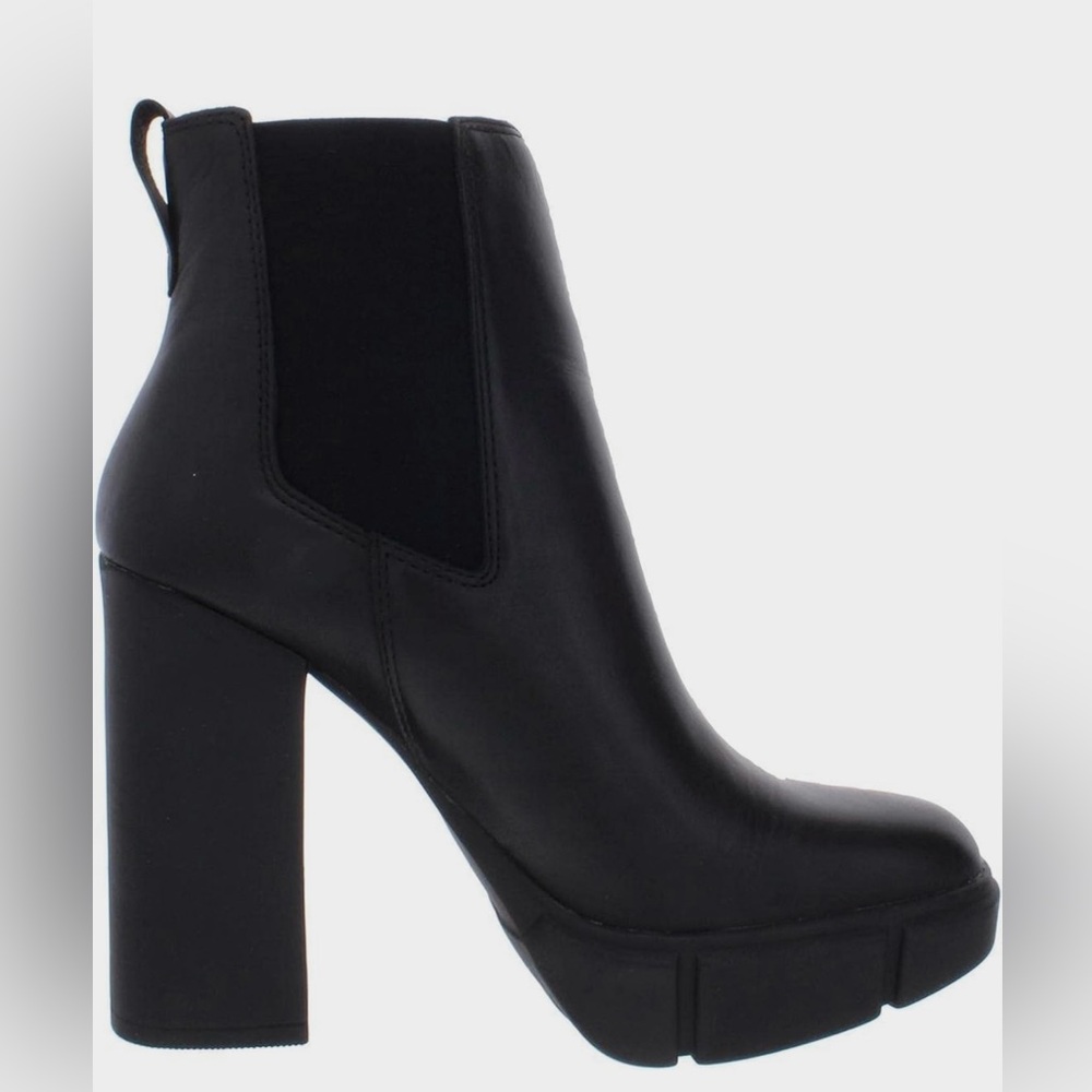 STEVE MADDEN Black leather platform booties